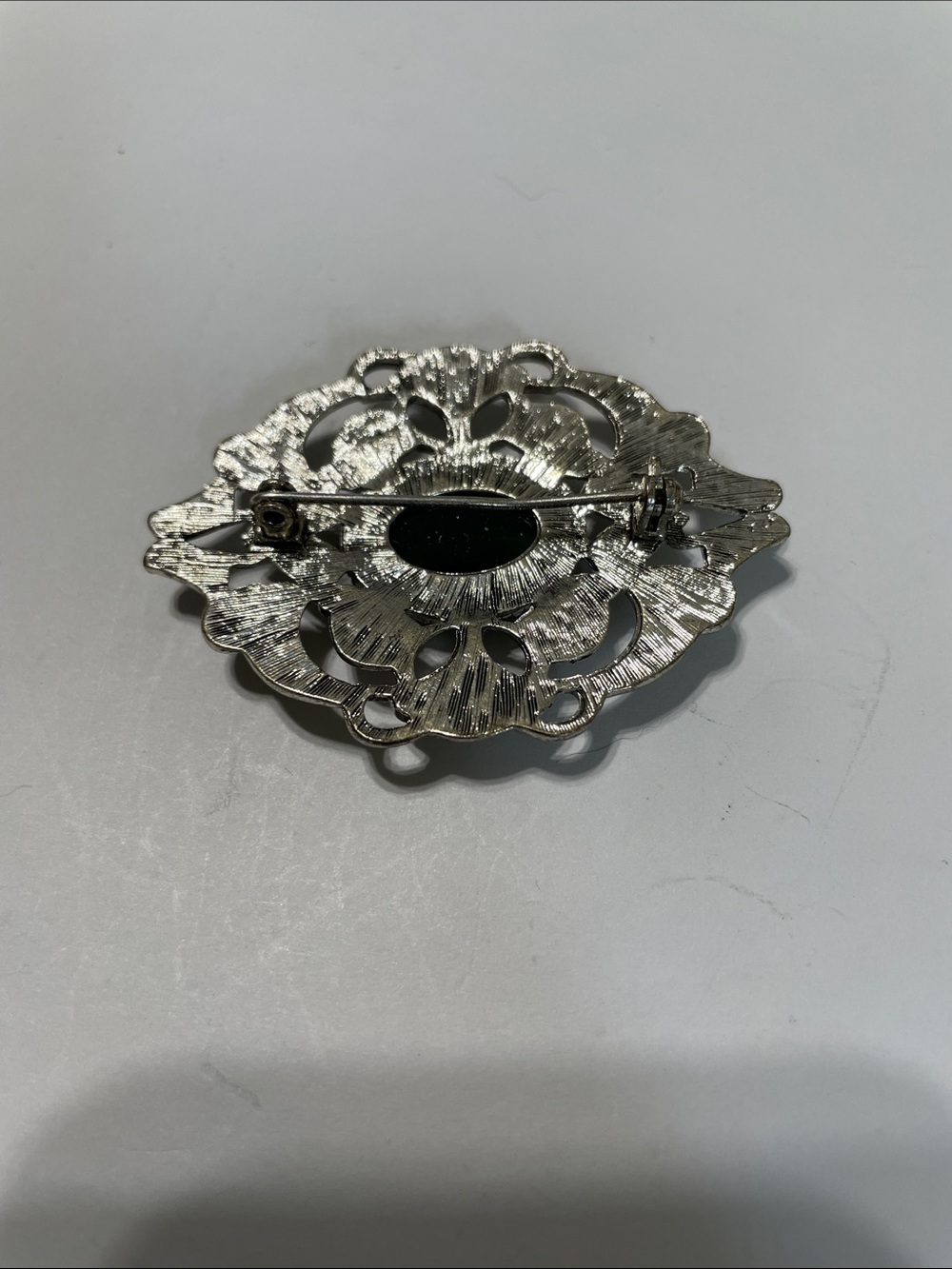 Vintage-Style Silver Brooch with Emerald Green Stone. 7/10/6 - Picture 2 of 2